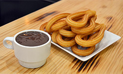 Desayunos con churros y porras para empresas en Madrid.