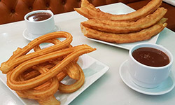 Chocolate con churros y porras en Madrid.