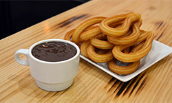 Desayunos con churros y porras para empresas en Madrid.