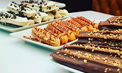 Chocolate con churros y porras para desayunos de empresas en Madrid.